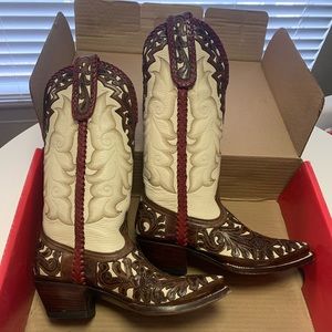 Women's Heritage Boots size 6.5 (likely to fit size 7)